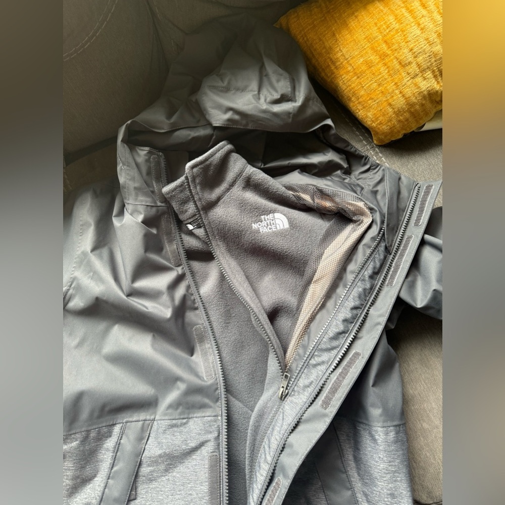 North face boys jacket size 14/16.